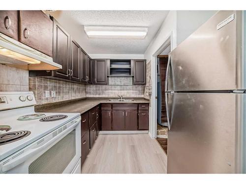 512-3500 Varsity Drive Nw, Calgary, AB - Indoor Photo Showing Kitchen