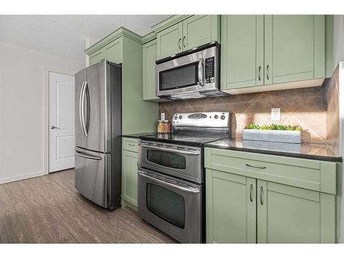 305-141 Mountain Street, Cochrane, AB - Indoor Photo Showing Kitchen