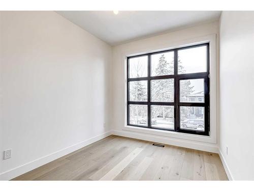 2632 30 Street Sw, Calgary, AB - Indoor Photo Showing Bathroom