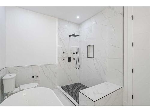 2632 30 Street Sw, Calgary, AB - Indoor Photo Showing Bathroom