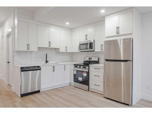 2632 30 Street Sw, Calgary, AB - Indoor Photo Showing Kitchen With Stainless Steel Kitchen With Upgraded Kitchen