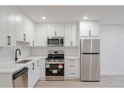 2632 30 Street Sw, Calgary, AB - Indoor Photo Showing Kitchen With Stainless Steel Kitchen With Double Sink With Upgraded Kitchen