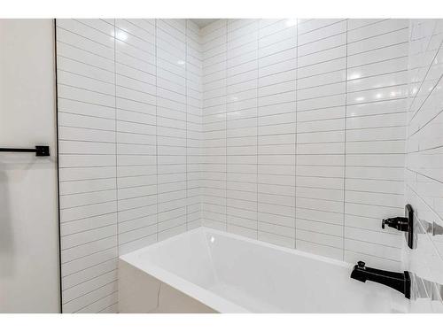 2632 30 Street Sw, Calgary, AB - Indoor Photo Showing Bathroom