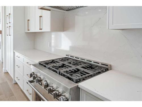 2632 30 Street Sw, Calgary, AB - Indoor Photo Showing Kitchen