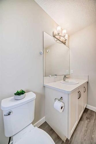 158 Seton Gardens Se, Calgary, AB - Indoor Photo Showing Bathroom