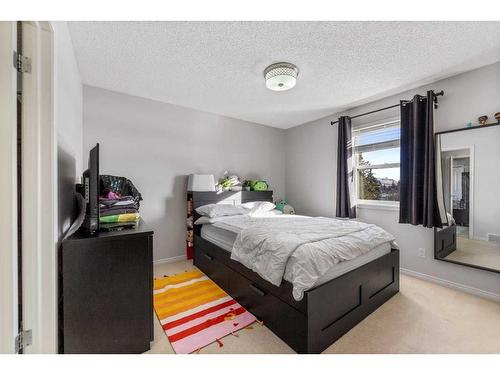 12 Hidden Creek Drive Nw, Calgary, AB - Indoor Photo Showing Bedroom