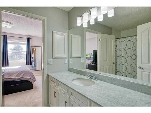 12 Hidden Creek Drive Nw, Calgary, AB - Indoor Photo Showing Bathroom