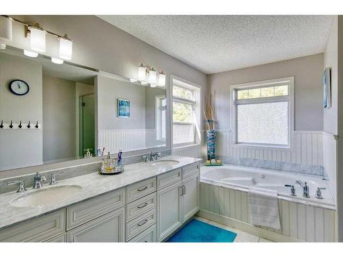 12 Hidden Creek Drive Nw, Calgary, AB - Indoor Photo Showing Bathroom