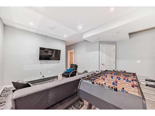 1-1714 Kensington Road Nw, Calgary, AB - Indoor Photo Showing Bedroom