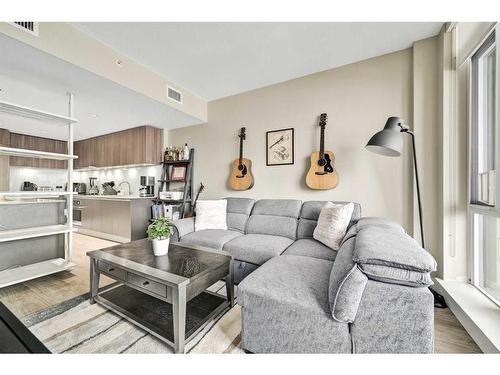 1508-1122 3 Street Se, Calgary, AB - Indoor Photo Showing Living Room