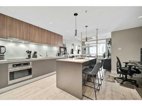 1508-1122 3 Street Se, Calgary, AB - Indoor Photo Showing Kitchen With Upgraded Kitchen