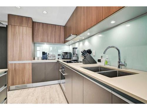 1508-1122 3 Street Se, Calgary, AB - Indoor Photo Showing Kitchen With Double Sink With Upgraded Kitchen