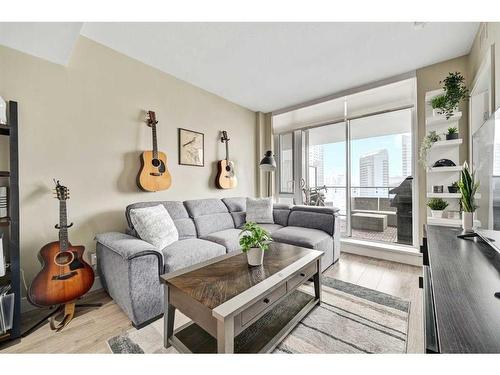 1508-1122 3 Street Se, Calgary, AB - Indoor Photo Showing Living Room