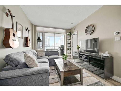 1508-1122 3 Street Se, Calgary, AB - Indoor Photo Showing Living Room