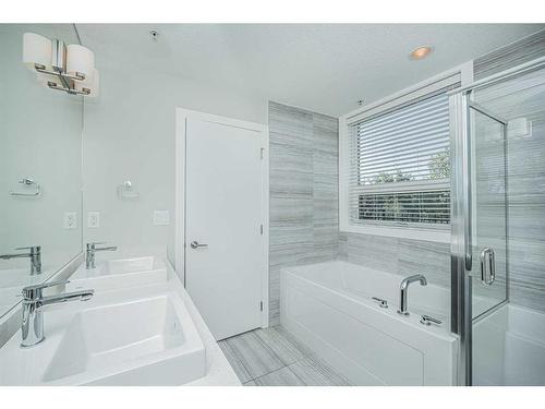 3106-95 Burma Star Road Sw, Calgary, AB - Indoor Photo Showing Bathroom