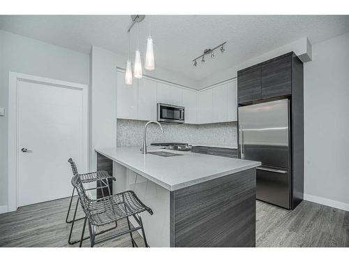 3106-95 Burma Star Road Sw, Calgary, AB - Indoor Photo Showing Kitchen With Upgraded Kitchen