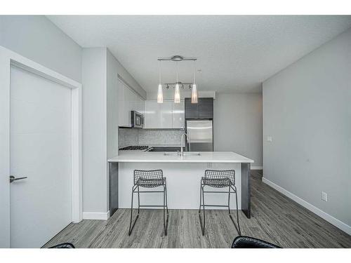 3106-95 Burma Star Road Sw, Calgary, AB - Indoor Photo Showing Kitchen