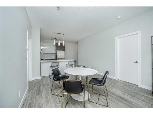 3106-95 Burma Star Road Sw, Calgary, AB - Indoor Photo Showing Dining Room