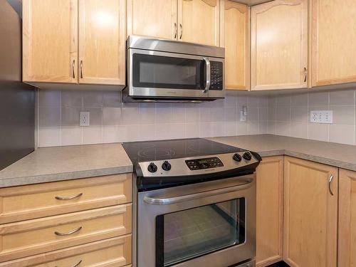 2207-200 Community, Okotoks, AB - Indoor Photo Showing Kitchen