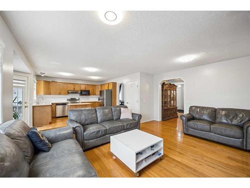 646 Sierra Morena Court Sw, Calgary, AB - Indoor Photo Showing Living Room