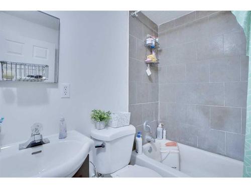 81 Taravista Way Ne, Calgary, AB - Indoor Photo Showing Bathroom