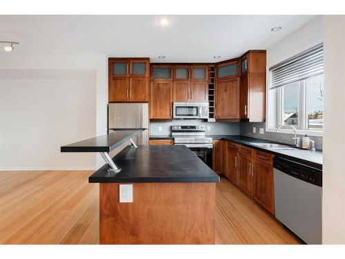 210-116 7A Street Ne, Calgary, AB - Indoor Photo Showing Kitchen With Double Sink