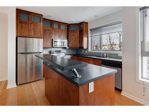 210-116 7A Street Ne, Calgary, AB - Indoor Photo Showing Kitchen With Stainless Steel Kitchen