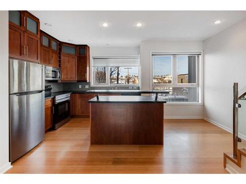 210-116 7A Street Ne, Calgary, AB - Indoor Photo Showing Kitchen With Stainless Steel Kitchen