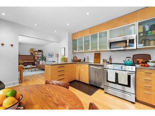 2536 4 Avenue Nw, Calgary, AB - Indoor Photo Showing Kitchen