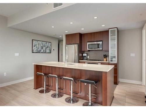 1208-1118 12 Avenue Sw, Calgary, AB - Indoor Photo Showing Kitchen With Upgraded Kitchen