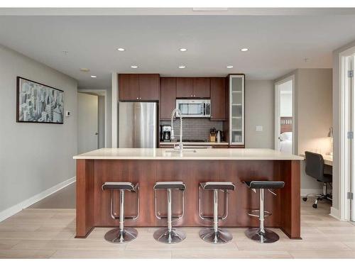 1208-1118 12 Avenue Sw, Calgary, AB - Indoor Photo Showing Kitchen With Upgraded Kitchen