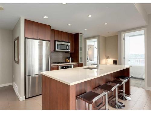 1208-1118 12 Avenue Sw, Calgary, AB - Indoor Photo Showing Kitchen