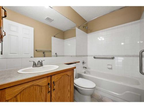 274 Covewood Park Ne, Calgary, AB - Indoor Photo Showing Bathroom