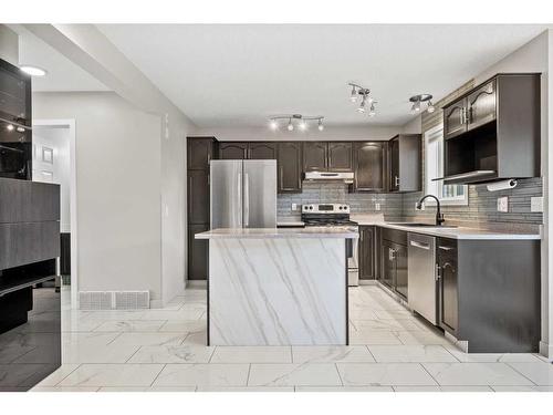 274 Covewood Park Ne, Calgary, AB - Indoor Photo Showing Kitchen With Upgraded Kitchen