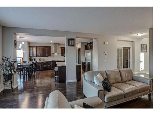 284 Everbrook Way Sw, Calgary, AB - Indoor Photo Showing Living Room