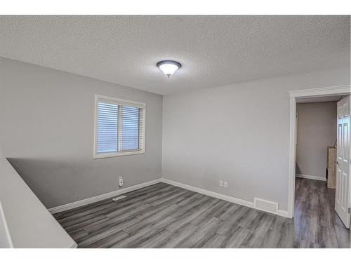 284 Everbrook Way Sw, Calgary, AB - Indoor Photo Showing Other Room