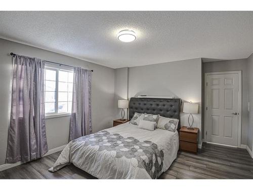 284 Everbrook Way Sw, Calgary, AB - Indoor Photo Showing Bedroom