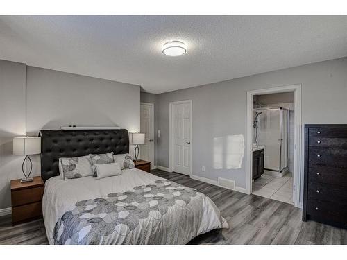 284 Everbrook Way Sw, Calgary, AB - Indoor Photo Showing Bedroom