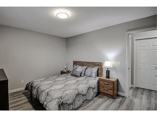 284 Everbrook Way Sw, Calgary, AB - Indoor Photo Showing Bedroom