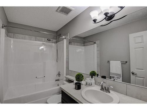 284 Everbrook Way Sw, Calgary, AB - Indoor Photo Showing Bathroom