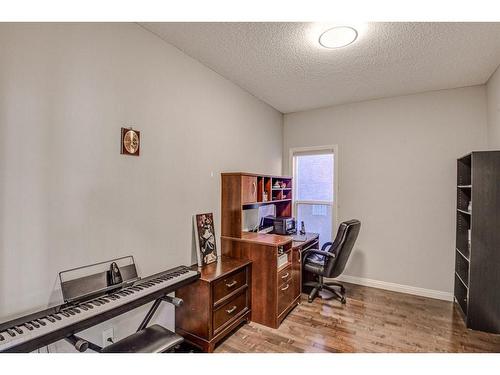 284 Everbrook Way Sw, Calgary, AB - Indoor Photo Showing Office