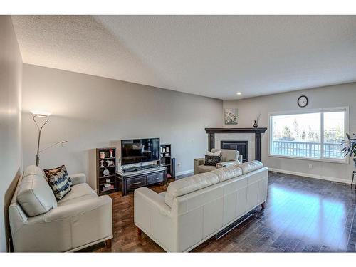 284 Everbrook Way Sw, Calgary, AB - Indoor Photo Showing Living Room