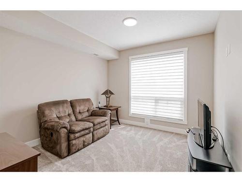 409-15 Cougar Ridge Landing Sw, Calgary, AB - Indoor Photo Showing Living Room