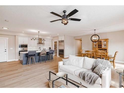 409-15 Cougar Ridge Landing Sw, Calgary, AB - Indoor Photo Showing Living Room