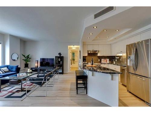 503-114 15 Avenue Sw, Calgary, AB - Indoor Photo Showing Kitchen With Stainless Steel Kitchen With Upgraded Kitchen