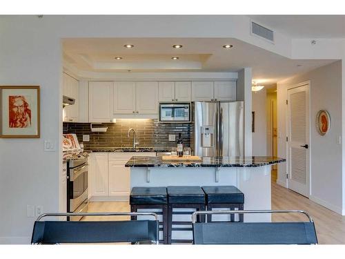 503-114 15 Avenue Sw, Calgary, AB - Indoor Photo Showing Kitchen With Stainless Steel Kitchen With Upgraded Kitchen