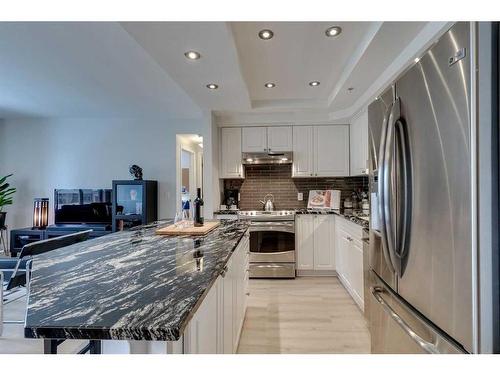 503-114 15 Avenue Sw, Calgary, AB - Indoor Photo Showing Kitchen With Stainless Steel Kitchen With Double Sink With Upgraded Kitchen