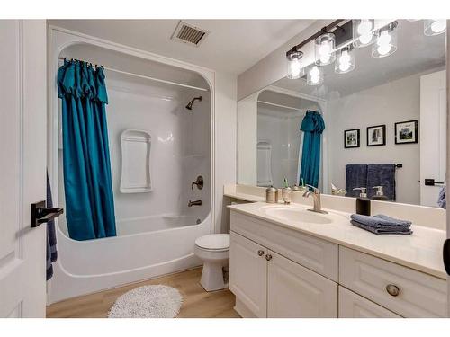 503-114 15 Avenue Sw, Calgary, AB - Indoor Photo Showing Bathroom