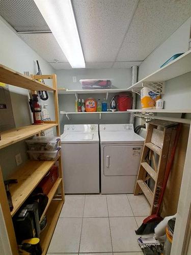 503-114 15 Avenue Sw, Calgary, AB - Indoor Photo Showing Laundry Room