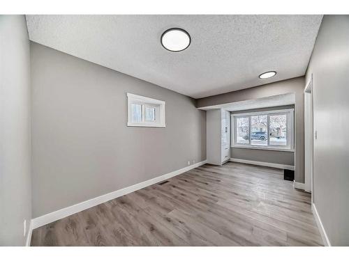 7435 20A Street Se, Calgary, AB - Indoor Photo Showing Other Room